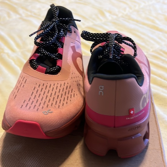 On Running Shoes - On running CloudMonster size 8 in pink.